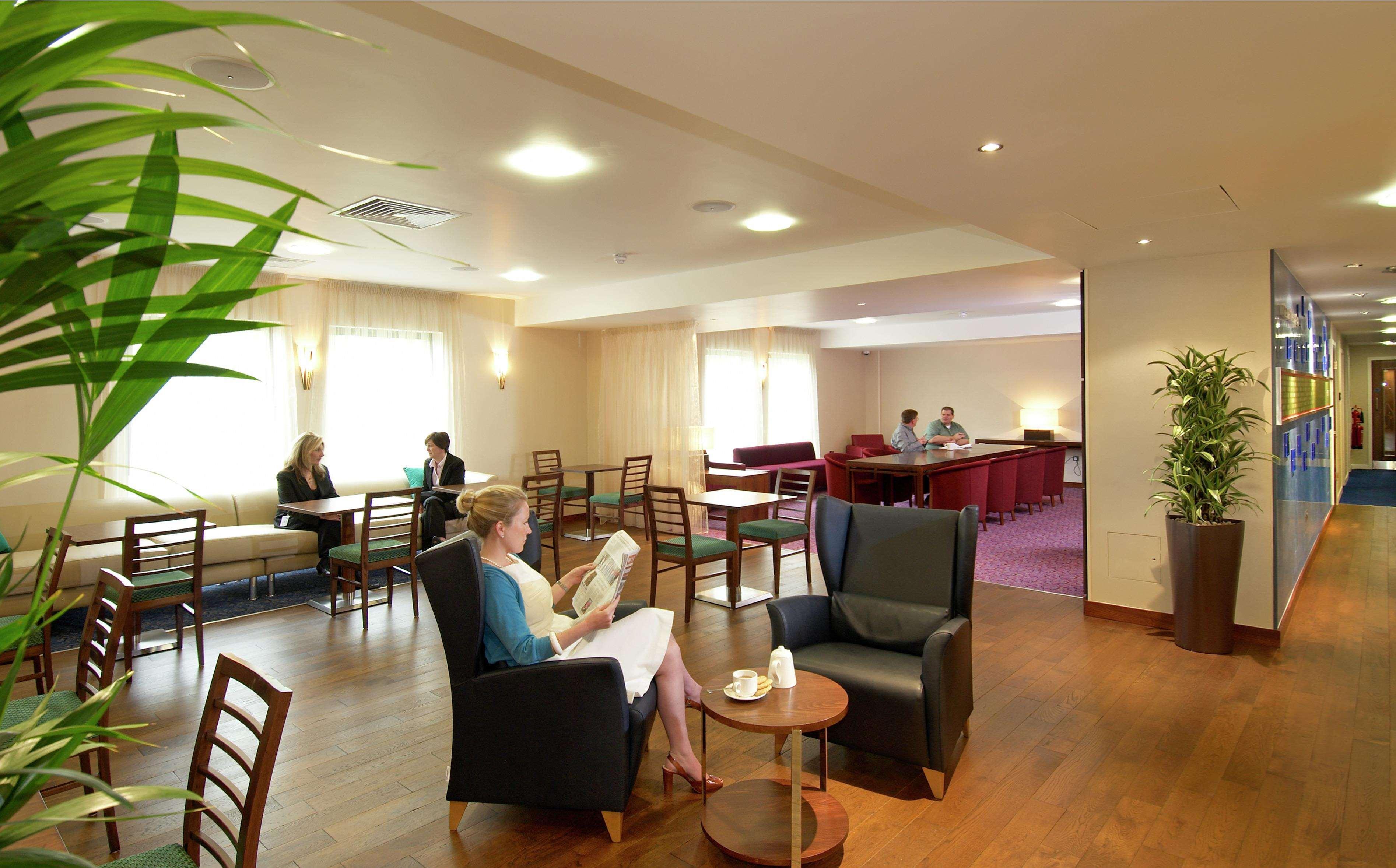 Hampton By Hilton Corby Hotel Ngoại thất bức ảnh