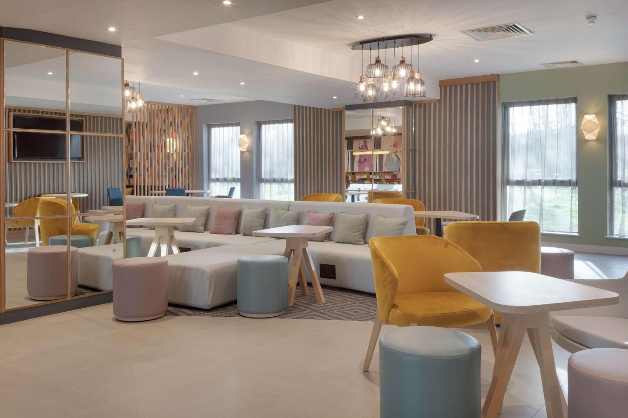 Hampton By Hilton Corby Hotel Ngoại thất bức ảnh